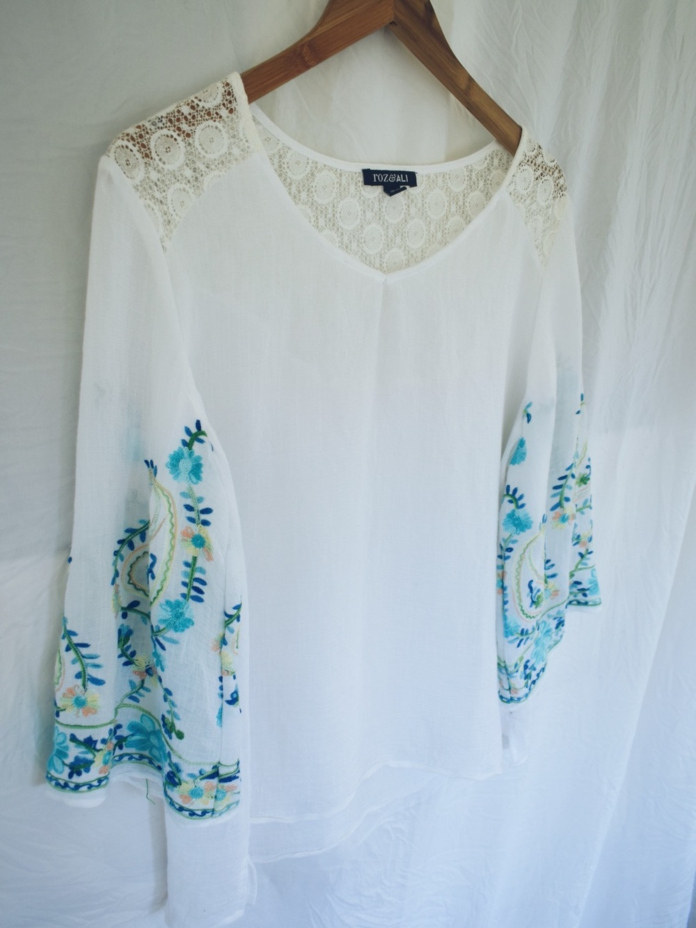 Roz & Ali White Boho Lace Yoke Tunic Style Top with Blue & Turquoise Embroidery